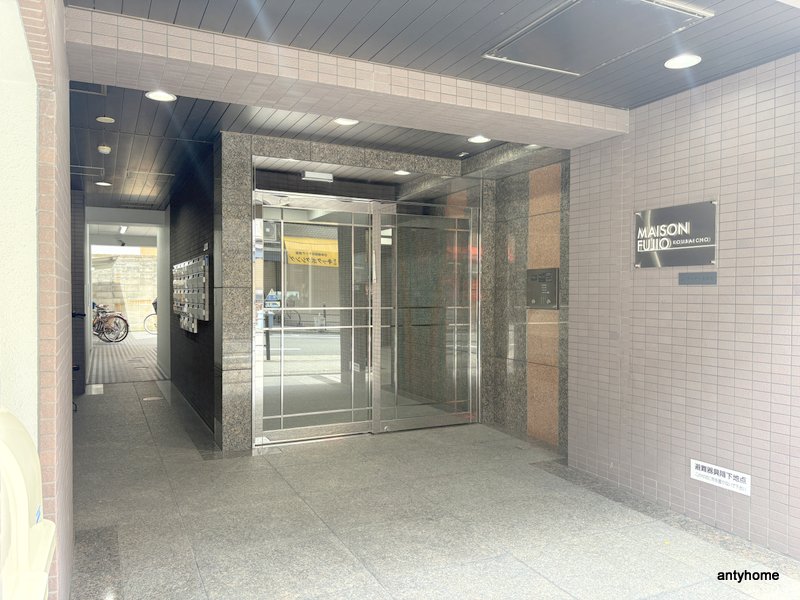 建物エントランス
