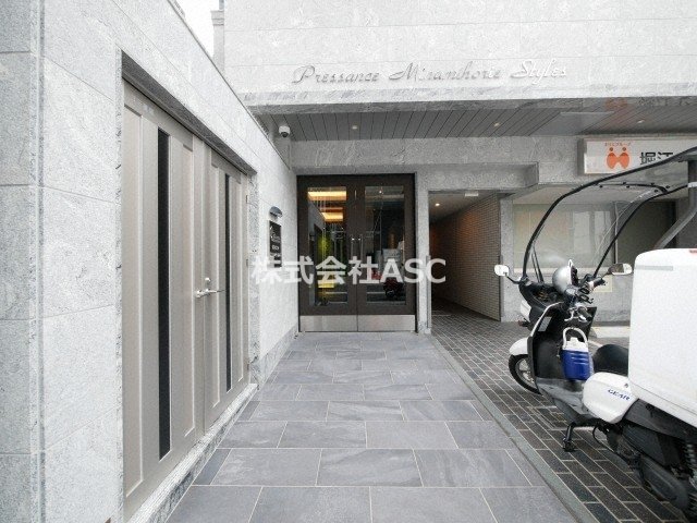 建物エントランス