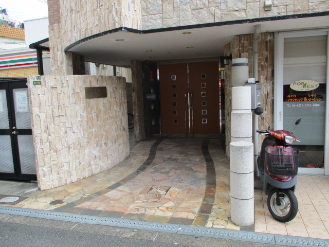 建物エントランス