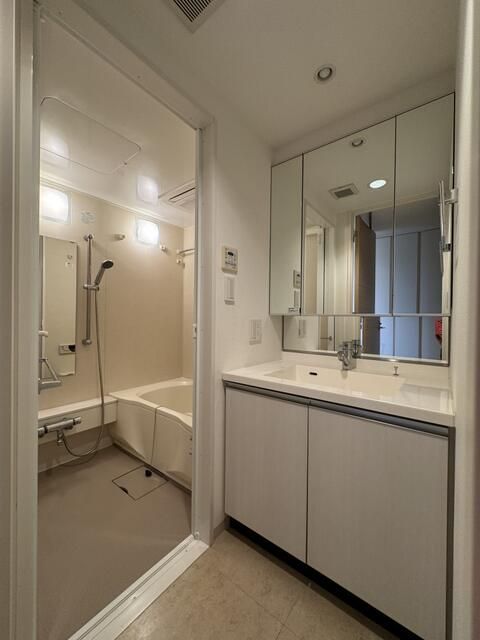 シャワールーム