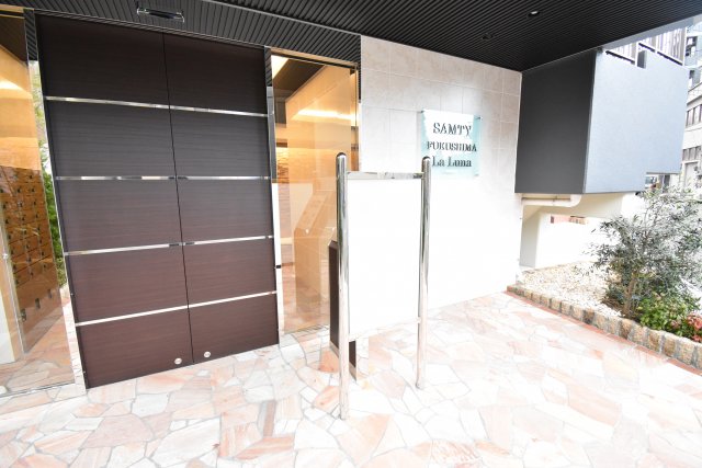 建物エントランス