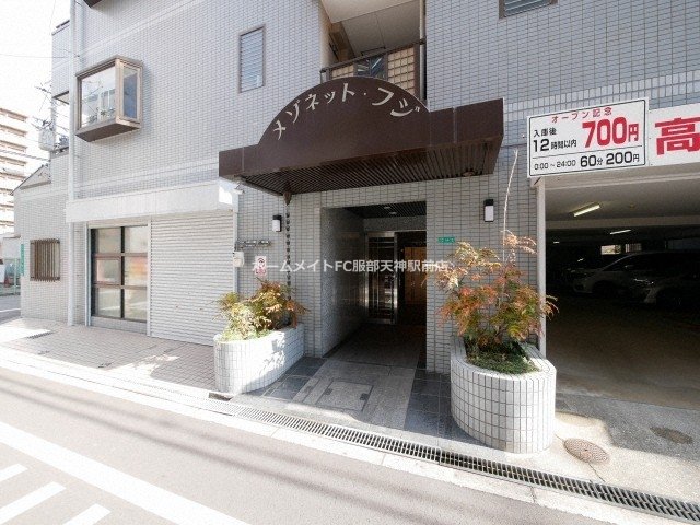 建物エントランス