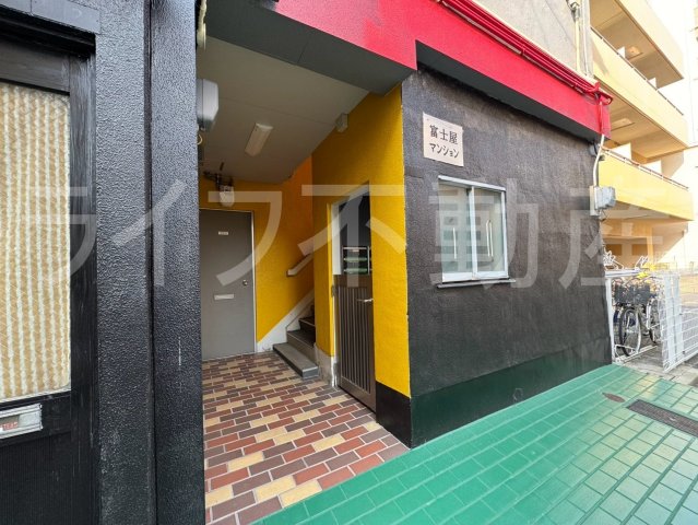 建物エントランス