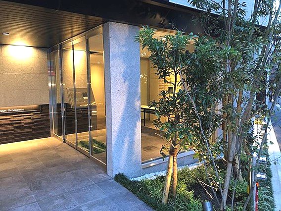 建物エントランス