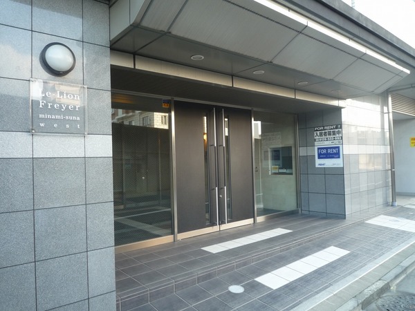 建物エントランス