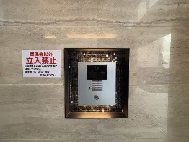 建物エントランス