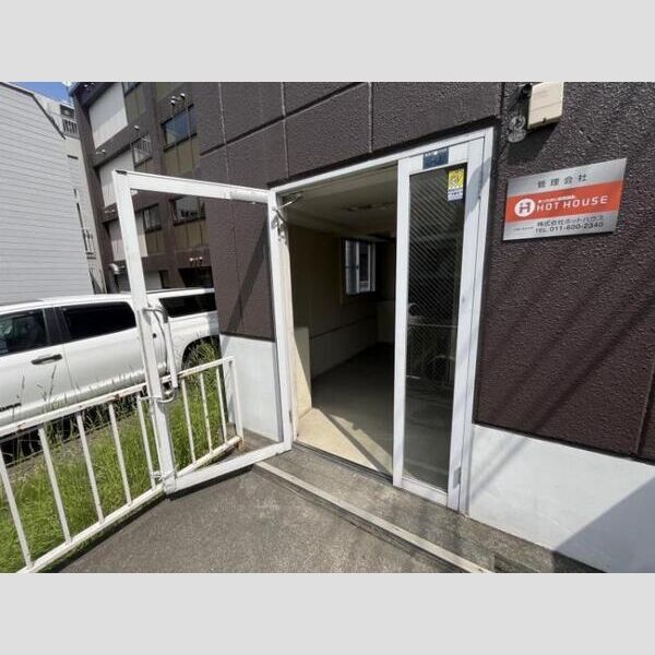 建物エントランス