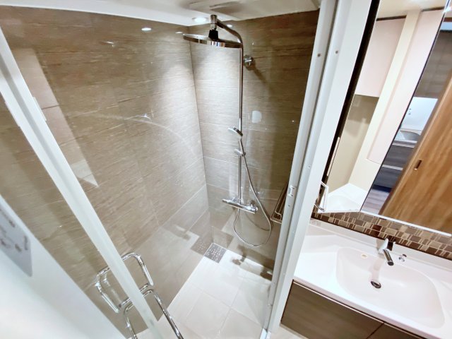 シャワールーム