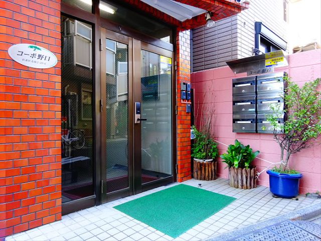 建物エントランス