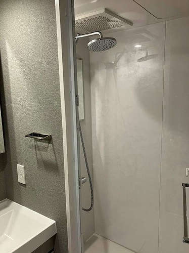 シャワールーム